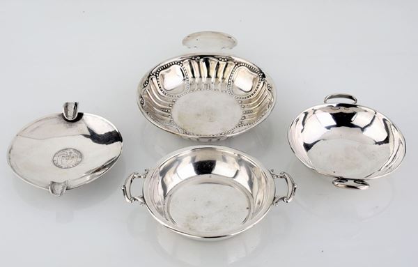Lotto composto da quattro oggetti da tavolo in argento