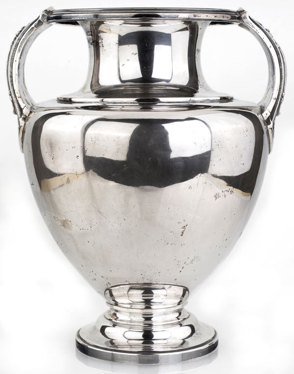 Grande vaso ad anfora in argento  - Asta Antiquariato e dipinti, Argenti Antichi e da Collezione - Casa d'Aste Arcadia