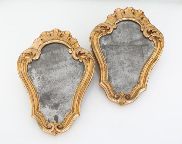 Coppia di specchierine in legno dorato, prima met&#224; del XX secolo