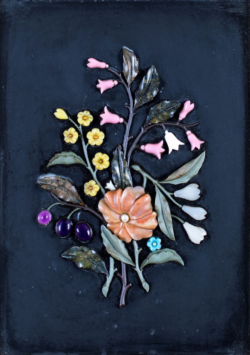 Scuola Toscana del XIX Secolo - Coppia di Placche di Marmo Nero con Applicazioni in Pietre Dure, ...