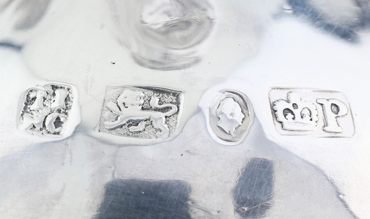 Coppia di Candelieri Vittoriani in Argento, Città di Sheffield, XIX Secolo