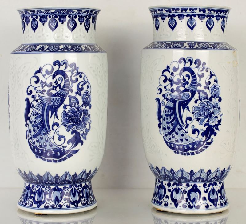 Coppia di Vasi in Porcellana Bianca e Blu