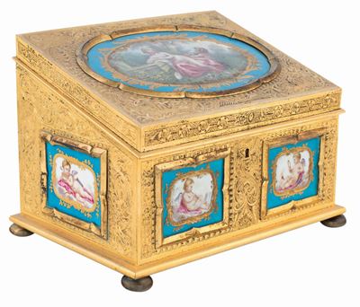 Cofanetto in Bronzo Dorato con Placche in Porcellana di Sèvres, Francia, XIX Secolo