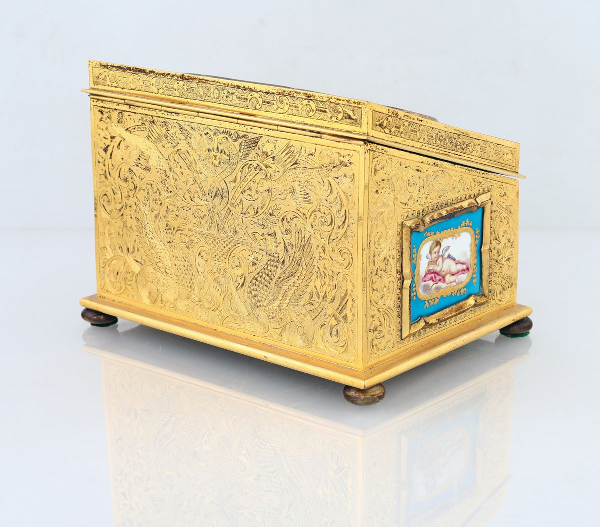 Cofanetto in Bronzo Dorato con Placche in Porcellana di Sèvres, Francia, XIX Secolo