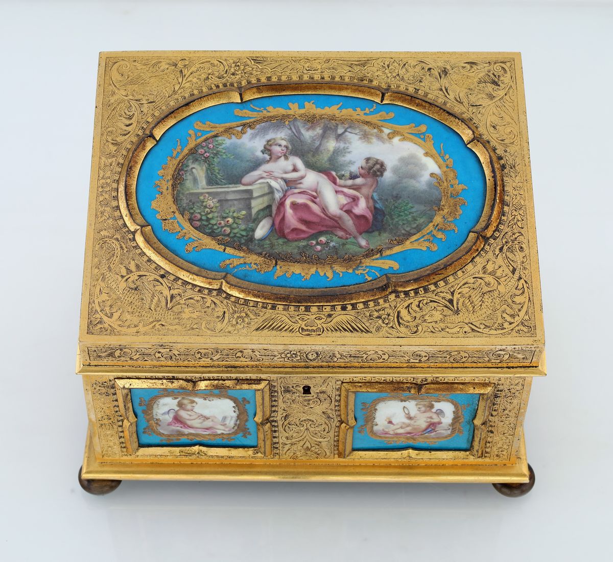 Cofanetto in Bronzo Dorato con Placche in Porcellana di Sèvres, Francia, XIX Secolo