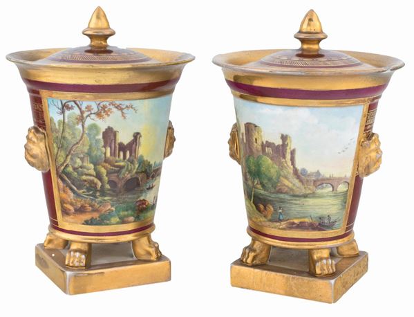 Coppia di vasi in porcellana d&#39;epoca Impero con coperchio
