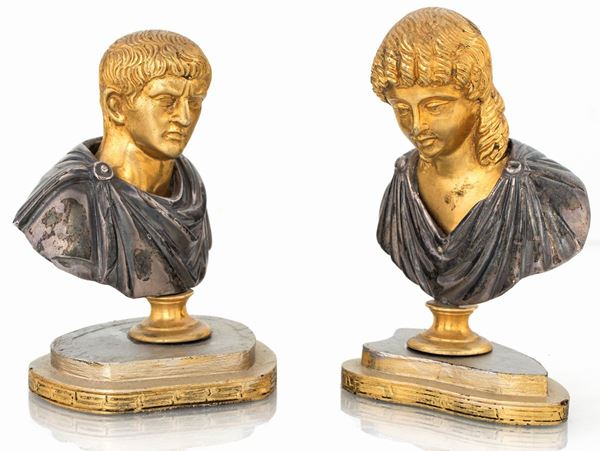 Coppia di piccoli busti in bronzo dorato e brunito