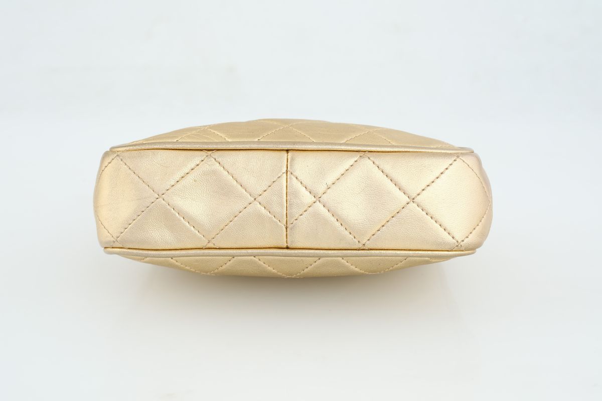 Chanel, Clutch con Tracolla Dorata