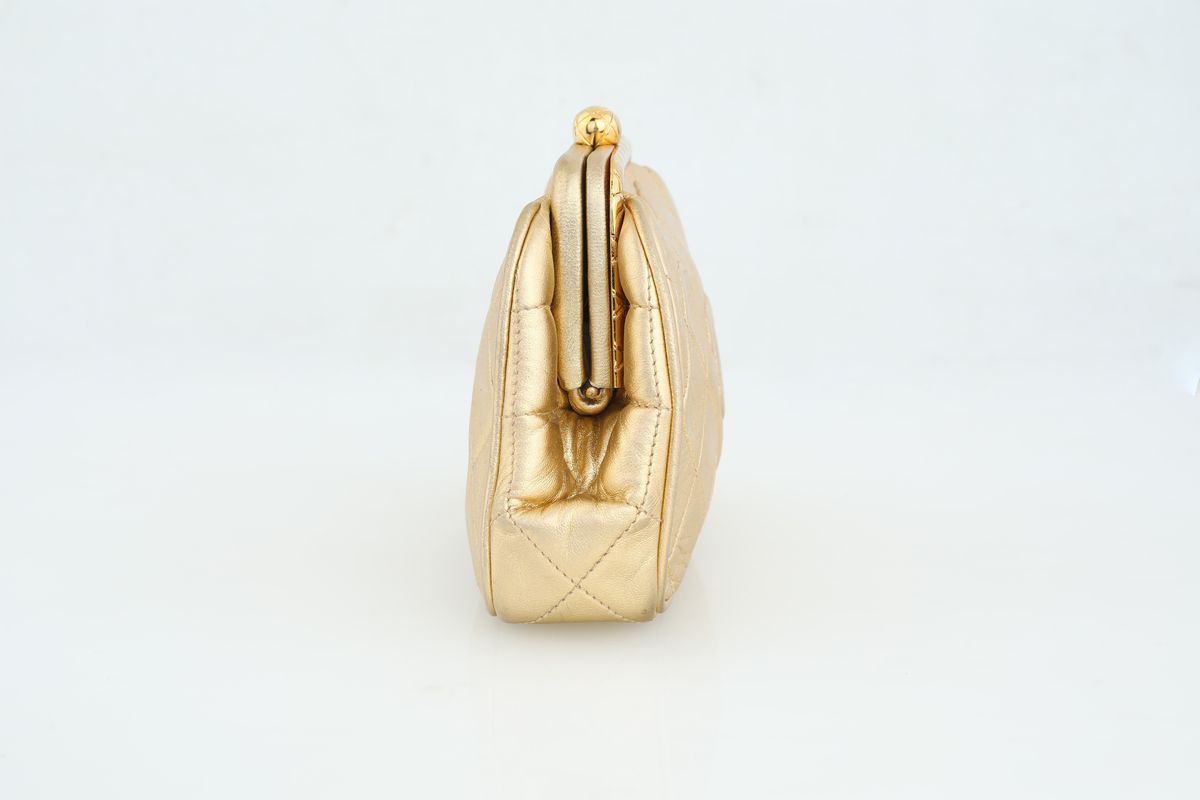 Chanel, Clutch con Tracolla Dorata