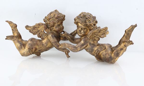 Coppia di puttini in legno dorato