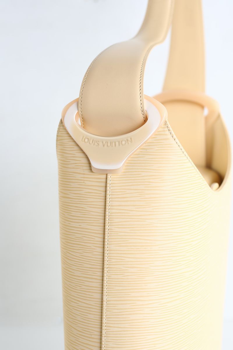 Luis Vuitton, Verseau
