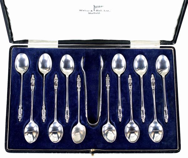 Dodici cucchiaini degli apostoli in argento 925/1000 con pinza per zollette, citt&#224; di Sheffield 1922, argentiere Walker &amp; Hall