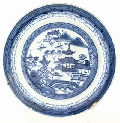 Piatto in Porcellana Bianca e Blu, Cina