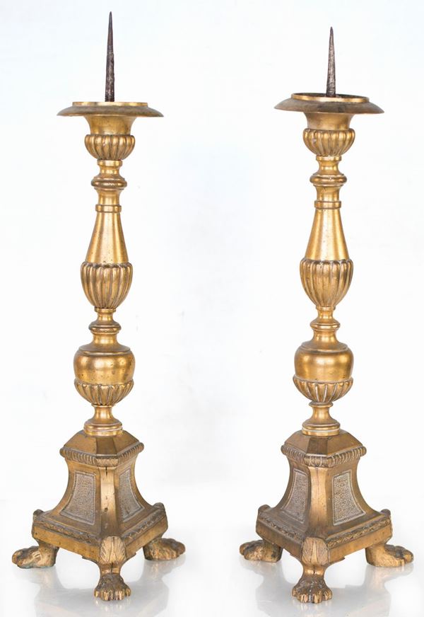 Coppia di piccole torciere in bronzo dorato, fine del XVIII secolo