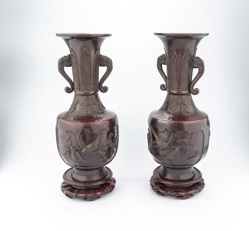 Coppia di Vasi in Bronzo