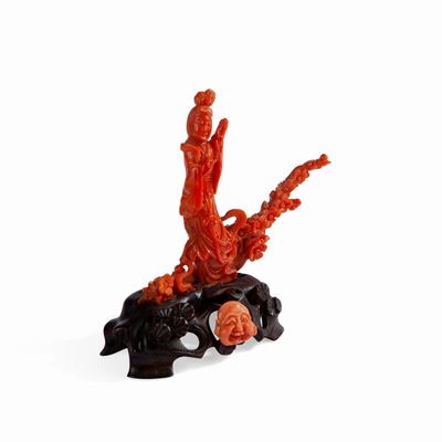 Ramo di Corallo Rosso Asiatico Intagliato, XX Secolo
