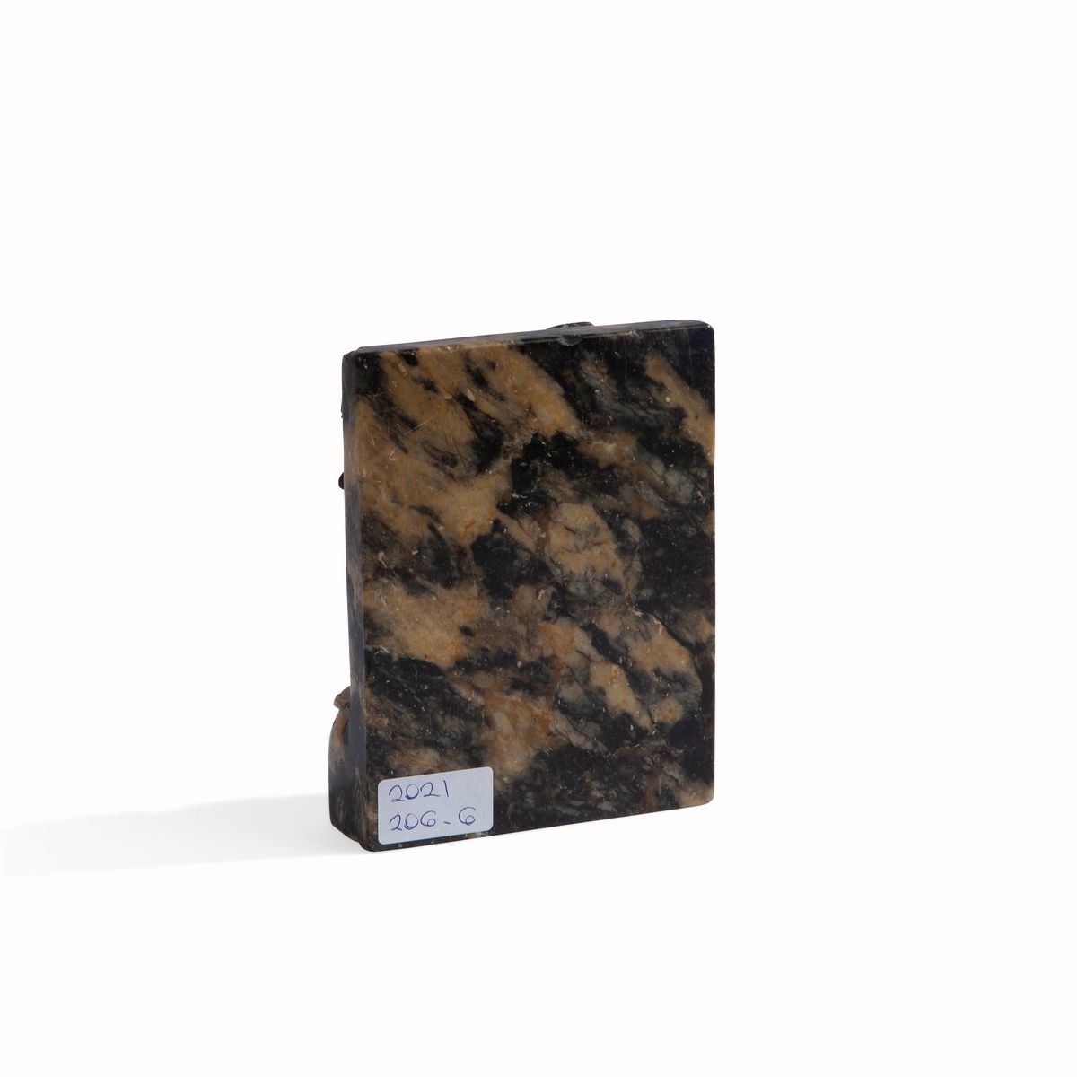 Intaglio in Pietra Dura Nera e Gialla, Cina, XX Secolo