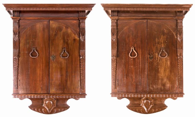 Coppia di Credenze Pensili in Legno Patinato