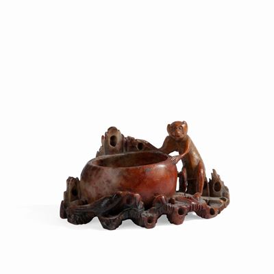 Portafiori in Pietra Rossa, Cina, XX Secolo