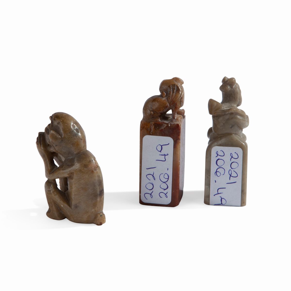 Lotto Composto da un Intaglio e Due Sigilli Diversi, Cina, XX Secolo