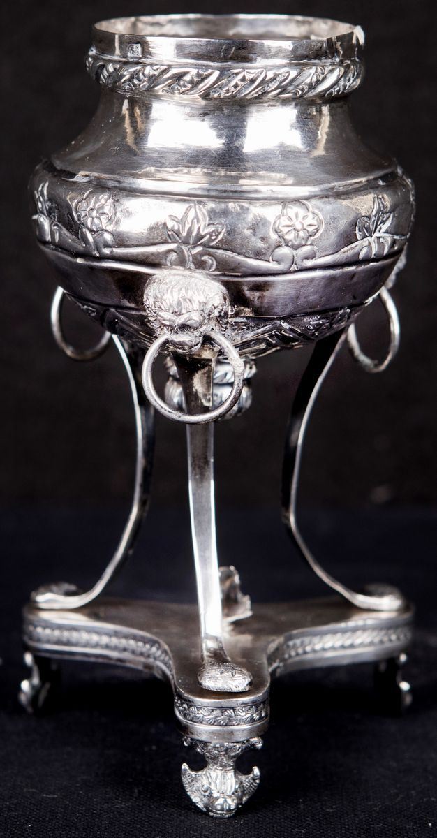 Portacero in Argento 833/1000 Sbalzato, Napoli 1820/'30, Argentiere r.V.
