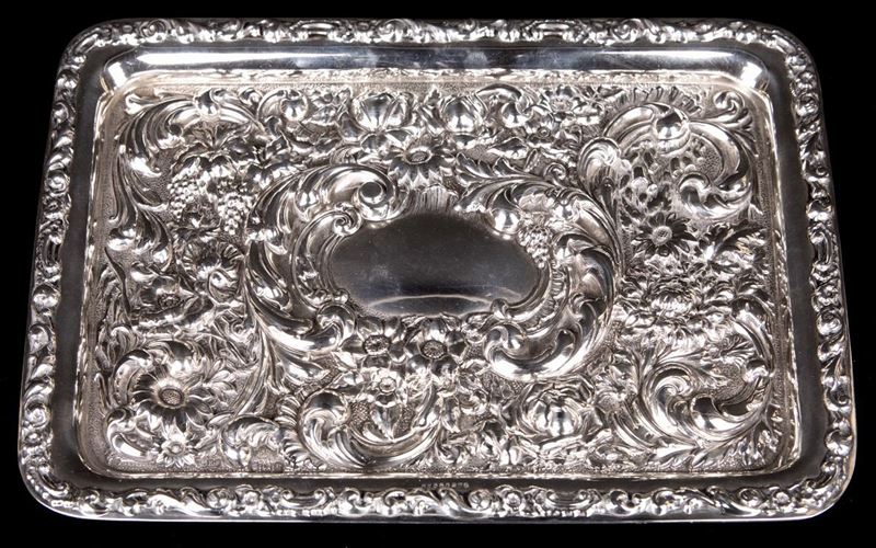 Vassoio in Argento 925/1000 Sbalzato e Cesellato, Londra, 1912, Argentiere R.p.