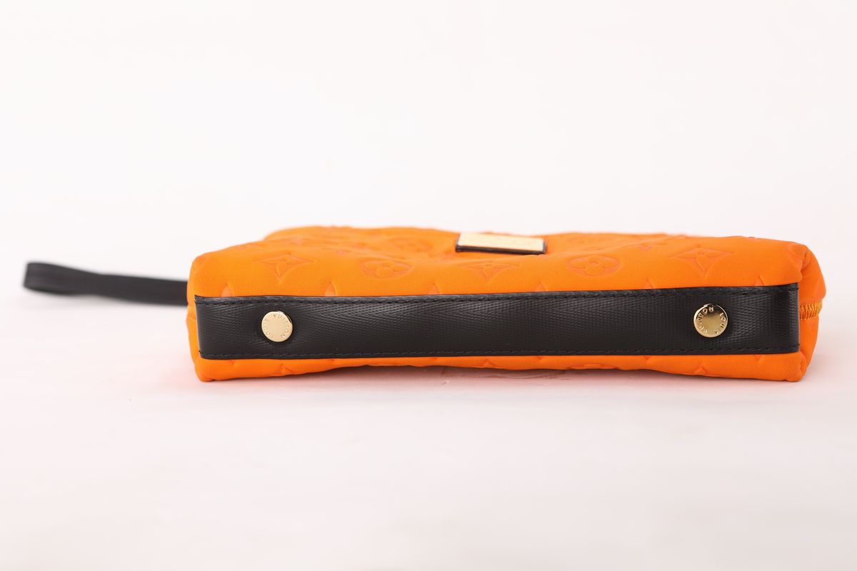 Louis Vuitton, Clutch in Scuba