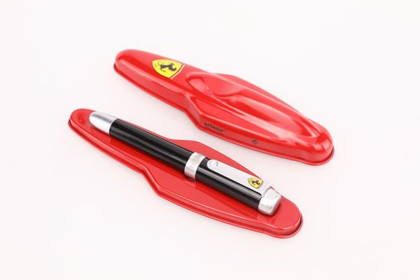 Artena Ferrari, penna stilografica