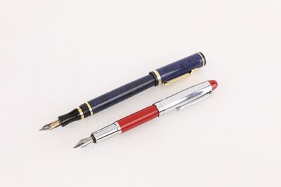 Due Penne Stilografiche in Metallo e Vernice, Blu e Rossa