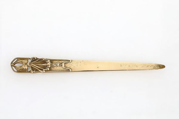 Grande tagliacarte da scrivania in bronzo dorato, Francia, Art Nouveau, fonderia F. Claessens