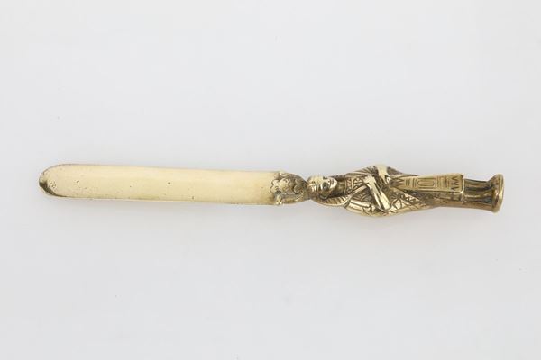 Tagliacarte con sigillo in bronzo dorato, inizi XX secolo