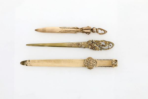 Tre tagliacarte in bronzo dorato, Francia, Art Nouveau e Dec&#242;