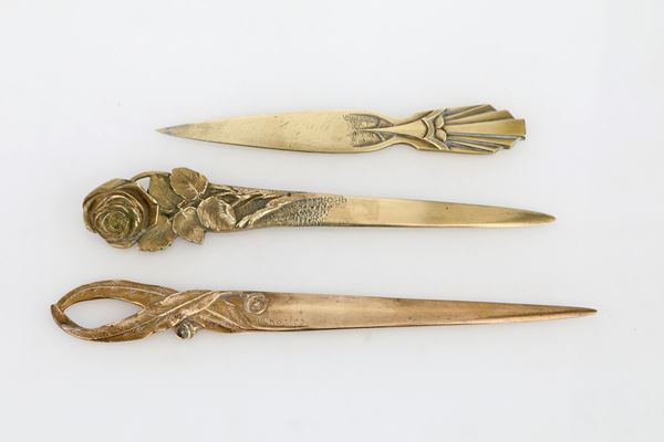 Tre tagliacarte in bronzo dorato, Francia, Art Nouveau e Dec&#242;