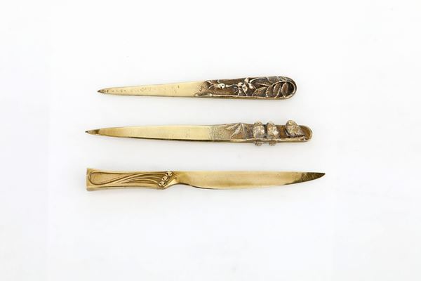 Tre tagliacarte in bronzo dorato, Francia, Art Nouveau e Dec&#242;