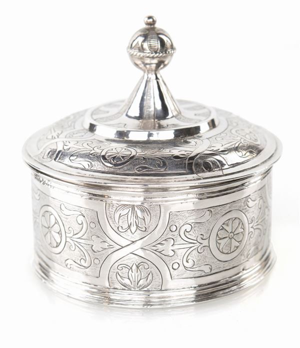 Scatola in argento con coperchio