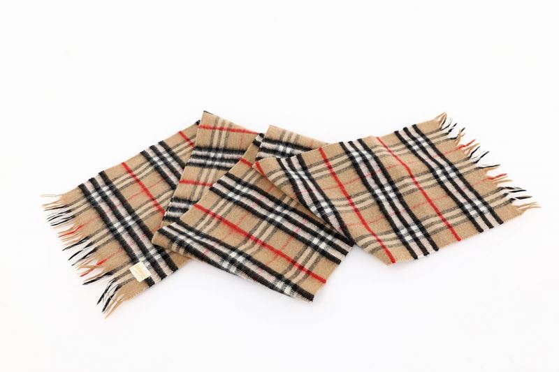 Burberry, Sciarpa