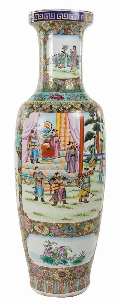 Grande Vaso in Porcellana Policroma, Cina, Inizi del XX Secolo