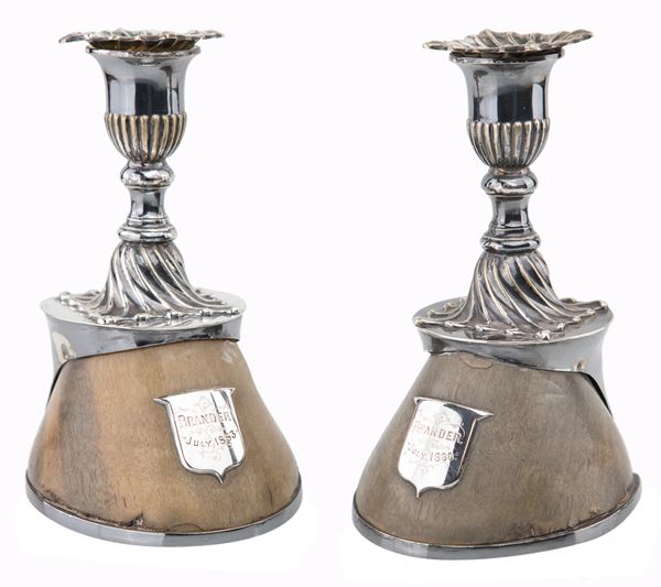 Coppia di candelieri in argento su zoccolo di cavallo, Inghilterra, fine del XIX secolo