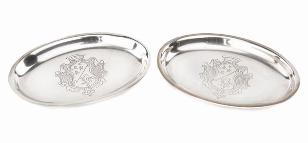 Due piattini ovali in argento 800
