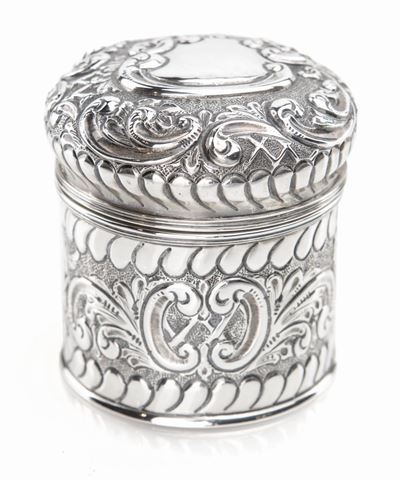 Scatola Porta Tè in Argento Sbalzato, Birmingham 1900, Argentiere H.h.