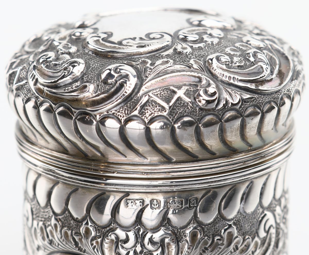 Scatola Porta Tè in Argento Sbalzato, Birmingham 1900, Argentiere H.h.