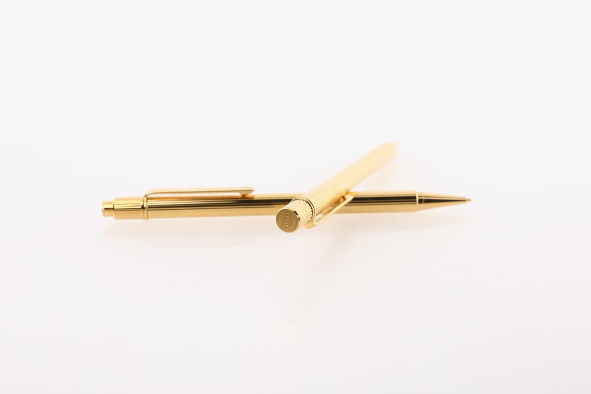 Must De Cartier, Penna a Sfera e Portamine Modello Stylos in Metallo Dorato e Portapenne in Pelle
