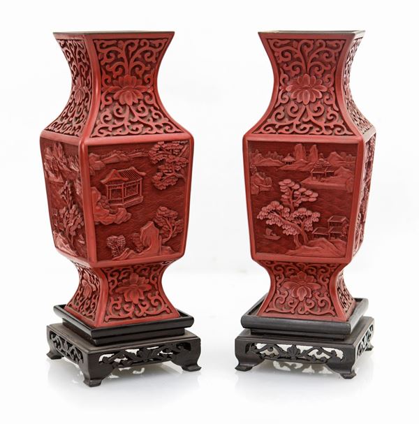 Coppia di vasi in lacca rossa, Cina, XIX secolo