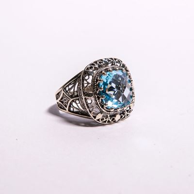 Anello Traforato con Topazio Azzurro