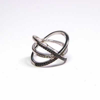 Anello in Argento con Zirconi Bianchi e Neri.