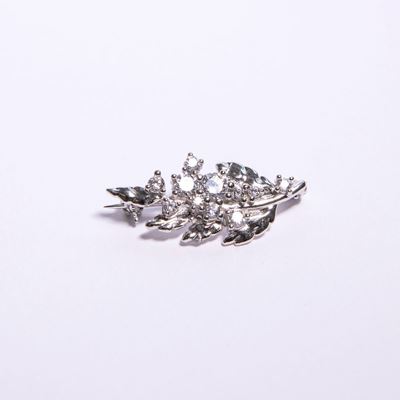 Spilla a Foglia in Argento e Zircone.