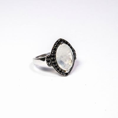 Anello in Argento, Pietra di Luna e Pietre Nere