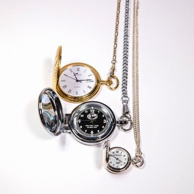3 Orologi da Tasca a Savonette con Catene: Lotus al Quarzo da Uomo in Metallo Dorato; Spirit Of S...