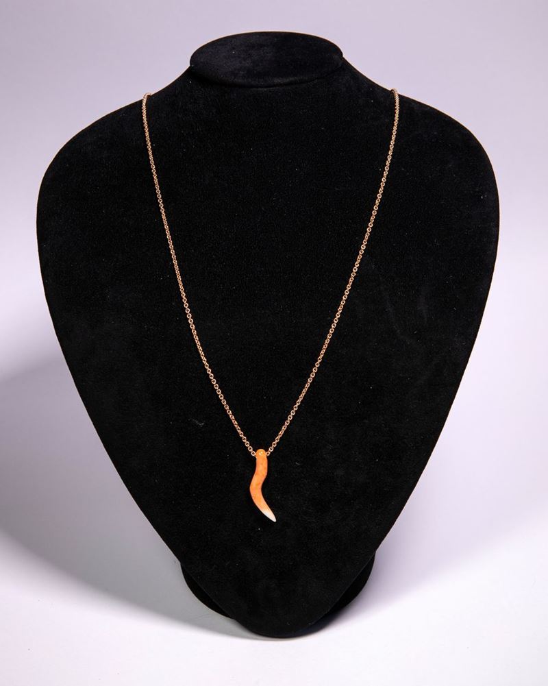 Collana in Argento Dorato e Cornetto di Corallo Rosa
