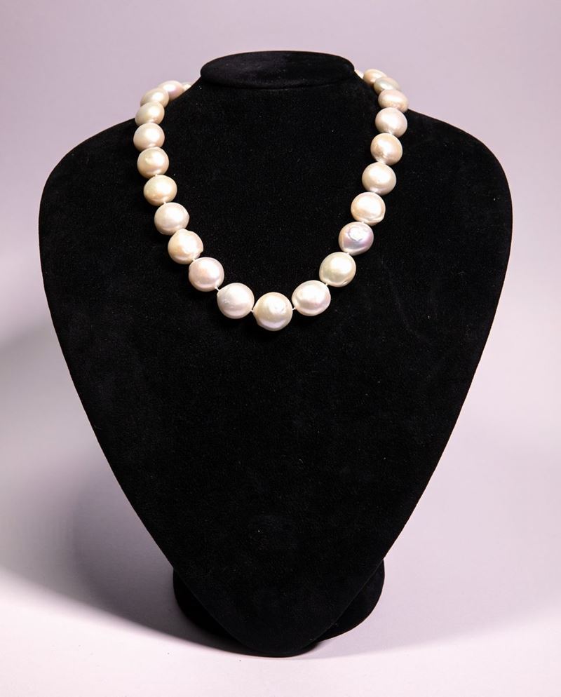 Collana di Perle con Chiusura in Argento Dorato